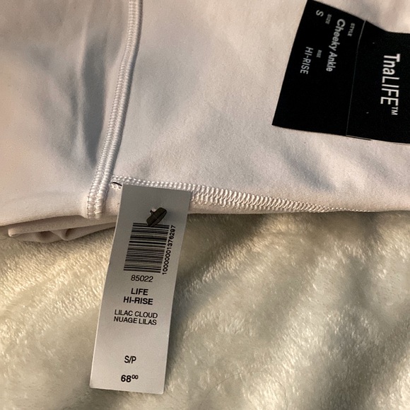 NWT Aritzia TNA Cheeky Leggings - Picture 4 of 6